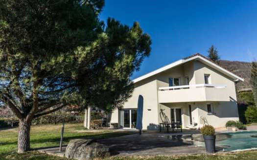 BRIE-ET-ANGONNES – Villa individuelle de 240 m² avec Piscine