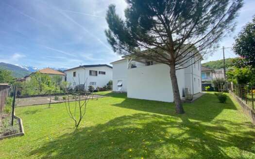 MAISON secteur " La Commanderie " à la toute limite BRESSON